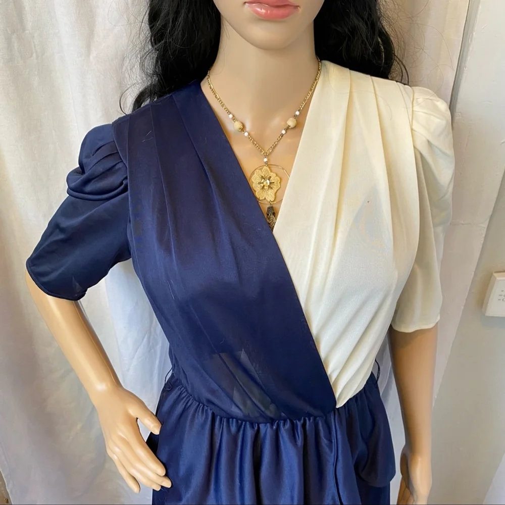 Vintage Sally Lou Colorblock Peplum Dress | Navy & Ivory Chiffon | 80s Midi | SM - Picture 3 of 11